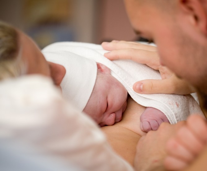 Baby direkt nach der Geburt © Fotolia.com