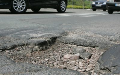 Wer haftet, wenn ein Schlagloch das Auto beschädigt?